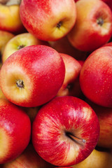 Fototapeta na wymiar texture of fresh juicy red apples
