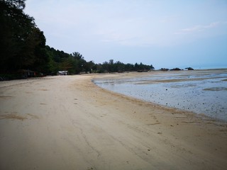 Tup Kaek Beach, Krabi, Thailand, vor Sonnenaufgangm Ebbe