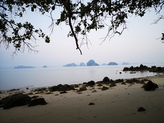 einsame Str&auml;nde abseits des Tourismus Krabi Thailand 