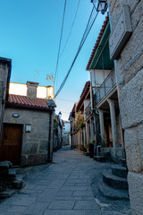 Calle tradicional española de casas en combarro