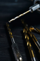 電動ドリルとドリルビット