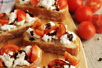 Sandwiches with tomatoes, homemade cheese, olive oil and balsamic sauce