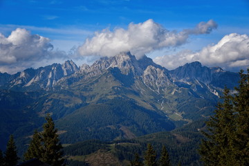 Blick auf das Dachsteingebirge