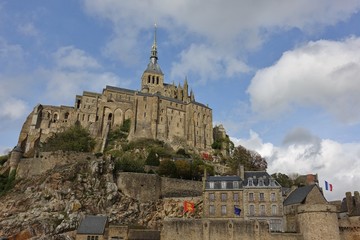 Obraz premium View of the historic Mont Saint Michel, a landmark medieval fortress in Normandy, France.