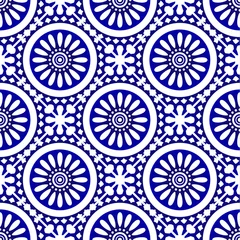 Foto op Plexiglas Donkerblauw blauwe en witte bloemen naadloze achtergrond