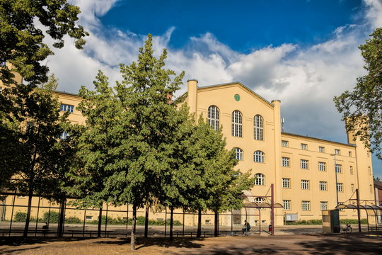 bernburg, deutschland - landratsamt des salzlandkreises