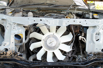 ruck changed new radiator fan at the garage - 319761067