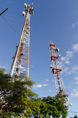 Obraz premium antennes téléphonique et télévision