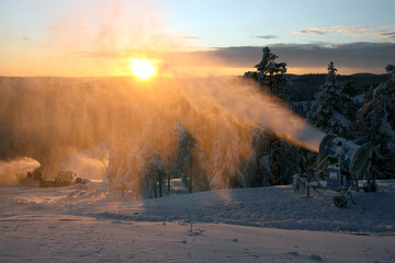 Sn&ouml;kanon i J&auml;rvs&ouml;backen.