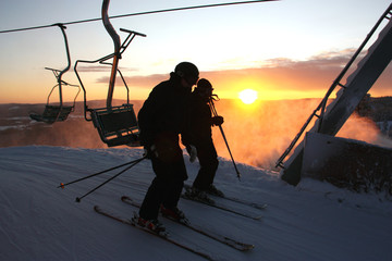 Skidliftar p&aring; toppen av J&auml;rvs&ouml;backen