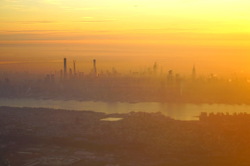 Obraz premium Aerial sunrise view of the Manhattan skyline in New York City, United States