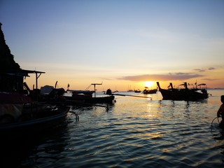 Longtail Boote Thailand Sonnenuntergang