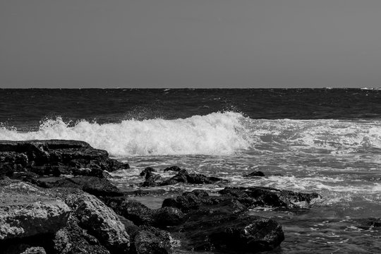 Incoming Waves in black and white