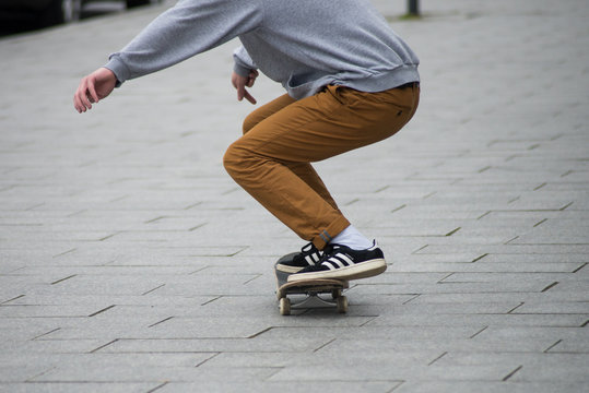 Skateboard Shoes Images – Browse 18,767 Stock Photos, Vectors, and Video |  Adobe Stock