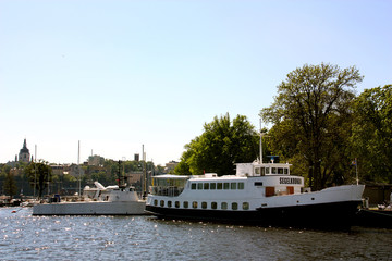 Obraz premium Båtar vid kajen på Skeppsholmen.