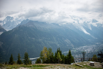 Sommet de la montagne mont blanc avec aiguille du midi en haute savoie