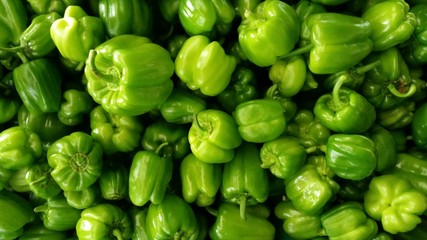Fototapeta na wymiar FULL FRAME SHOT OF GREEN bell peppers