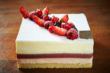 cake with strawberries