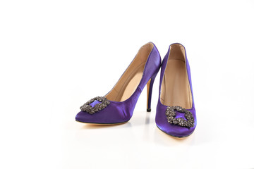 Naklejka premium Violet patent leather shoes on a white background
