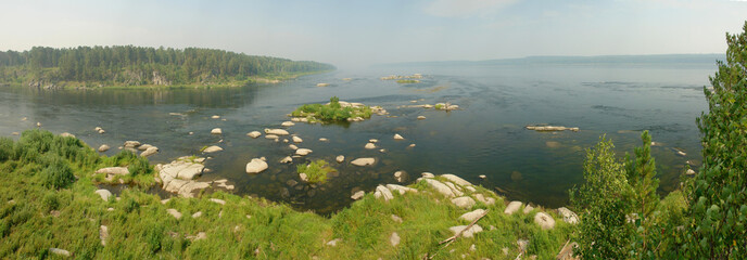Łama  – jezioro pochodzenia tektonicznego w azjatyckiej części Rosji otoczone przez góry...