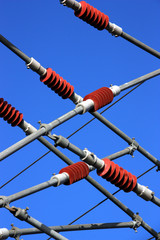 Elledningar &ouml;ver t&aring;gsp&aring;r.