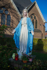 virgin mary statue