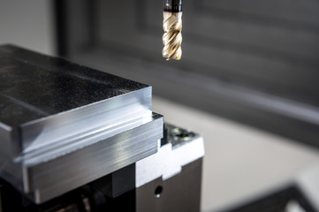 Fraeswerkzeug Stahlbearbeitung Bearbeitungszentrum