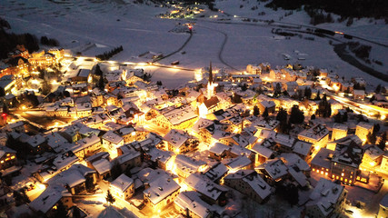 Dorf Zuoz in Abendstimmung