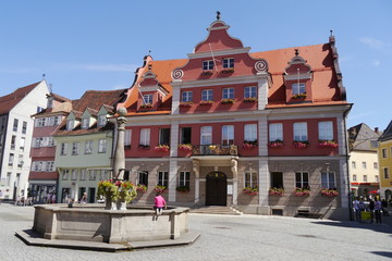 Naklejka premium Marktplatz Memmingen mit Marktbrunnen und Renaissancehaus