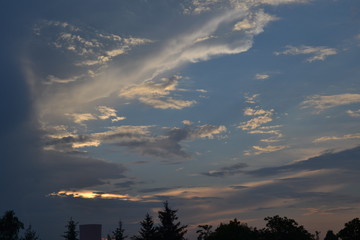 Fototapeta na wymiar Zachód słońca na niebie