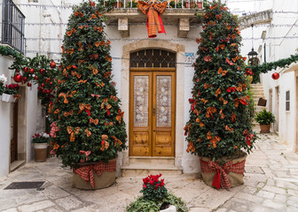 Fototapeta na wymiar Travel Italy - small town in Christmas time