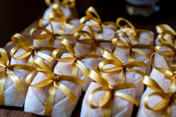 Bem-casados branco e dourado © Braulio Couto