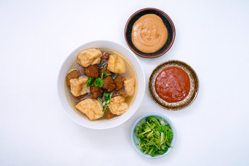Chinese traditional snacks are Fried bean curd soup. Fried bean curd