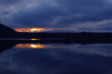 【山梨県 観光名所】早朝の精進湖