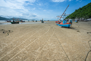 Obraz premium beach and boat with cloud