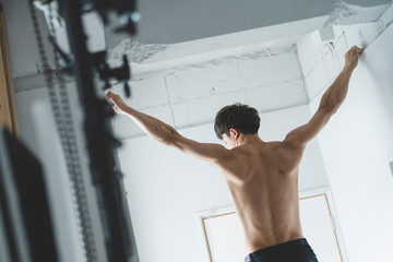 筋肉男子