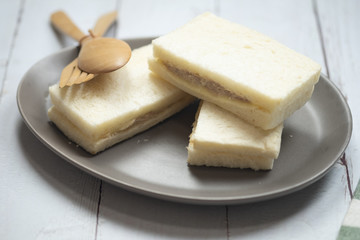 Sandwiches with tuna and cream salad