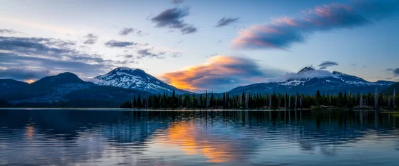 Fotobehang Kleurrijke bergzonsondergang - Oregon © Riley Smith Photos