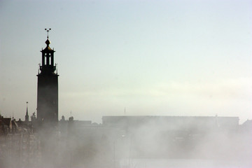 Stockholms stadshus i dimma
