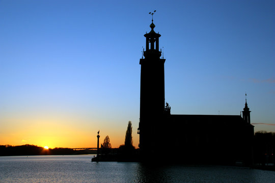 Stockholms stadshus i kv&auml;llsljus