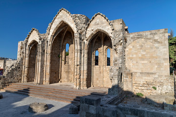 Fototapeta na wymiar Ruins in a fortress on the island of Rhodes