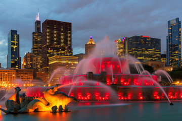 Chicago skyline at sunset and Buckingham fountain, Chicago, Illinois, USA.