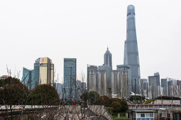 Blick auf Pudong mit  "Shanghai Tower"  von Shanghai.