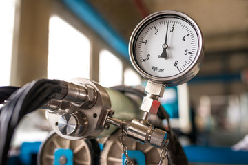Set of high voltage cables with barometer