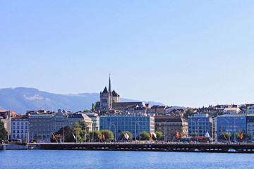 Fototapeta premium Panoramic view of the modern embankment and the center of Geneva, Switzerland