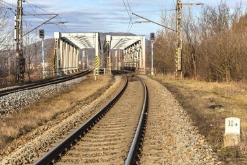 Obraz premium Metal railway bridge over the Svratka River near the town of Tisnov in the Czech Republic - EU. Transport on rails. Railway transport infrastructure.