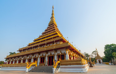 Fototapeta premium Khon Kaen city with Phra Mahathat Kaen Nakhon, Wat Nong Wang at sunset in Thailand