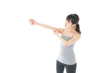 筋肉を鍛える若い女性