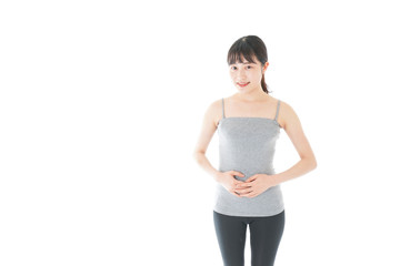 ダイエットをする若い女性