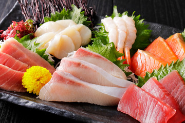 刺身の盛り合わせ　Japanese plate of Assorted Sashimi - obrazy, fototapety, plakaty
